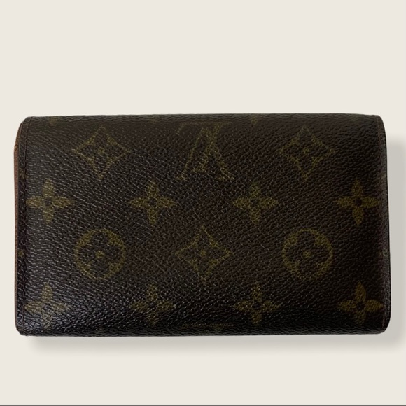 Louis Vuitton Monogram Compact Wallet - Picture 2 of 11